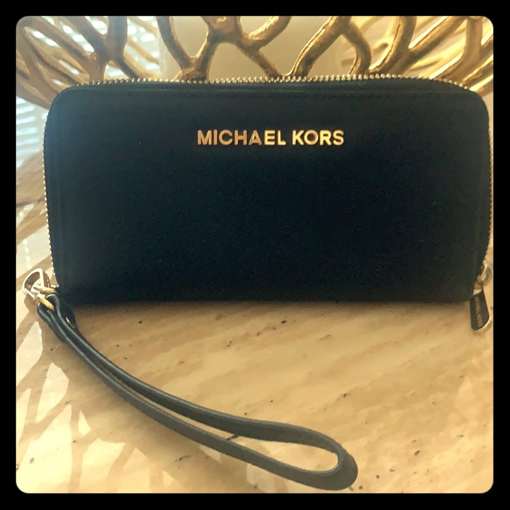 Michael Kors Mercer wallet/ phone case Black